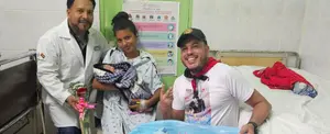 Autoridades de Nicaragua llevan regalos a las madres que dieron a luz este 30 de mayo