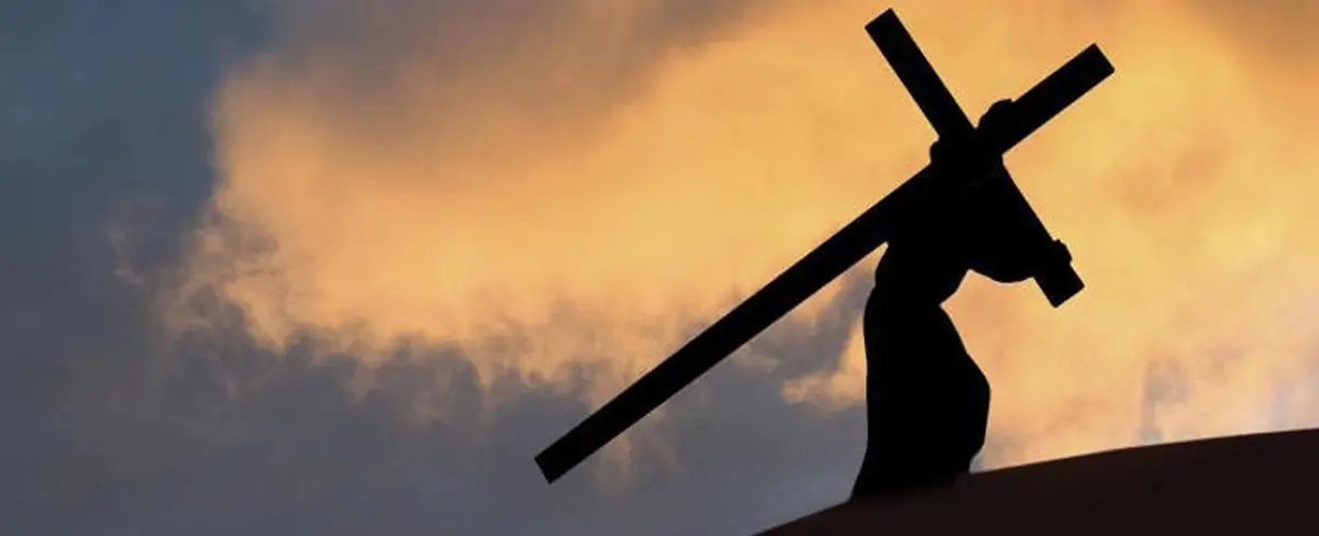 En plena misa, cura desata polémica al afirmar que "Jesús murió con una erección"
