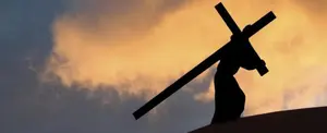 En plena misa, cura desata polémica al afirmar que "Jesús murió con una erección"