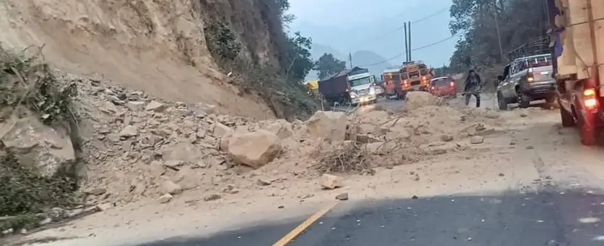 Reportan derrumbes a causa de sismo de 6.5 en los límites de Guatemala y México