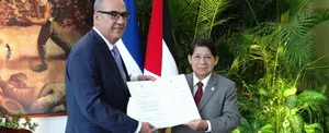 Embajador de Jordania presenta Copias de Estilo al Canciller Denis Moncada