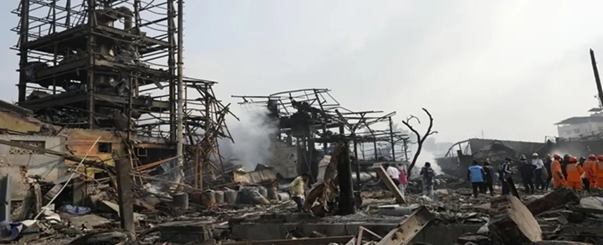 14 personas pierden la vida durante un incendio en un edificio en Vietnam