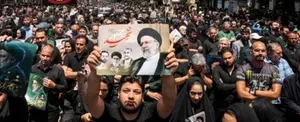 Inmensa multitud de iraníes despiden restos mortales del presidente Raisi