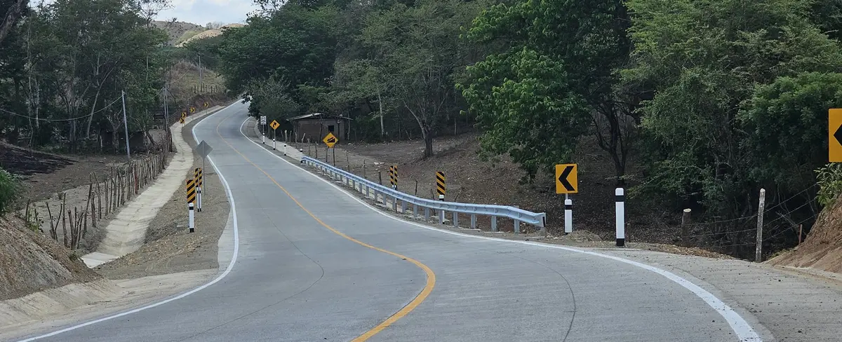 Entregan 2 kilómetros de carretera entre El Jícaro y Jalapa
