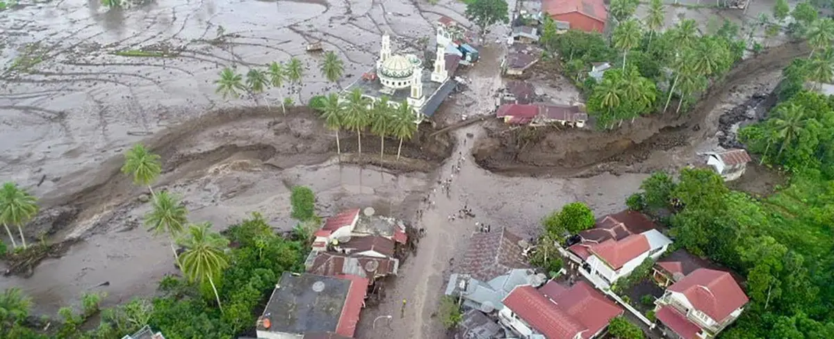 Mortífero flujo de lava fría acaba con la vida de 40 personas en Indonesia