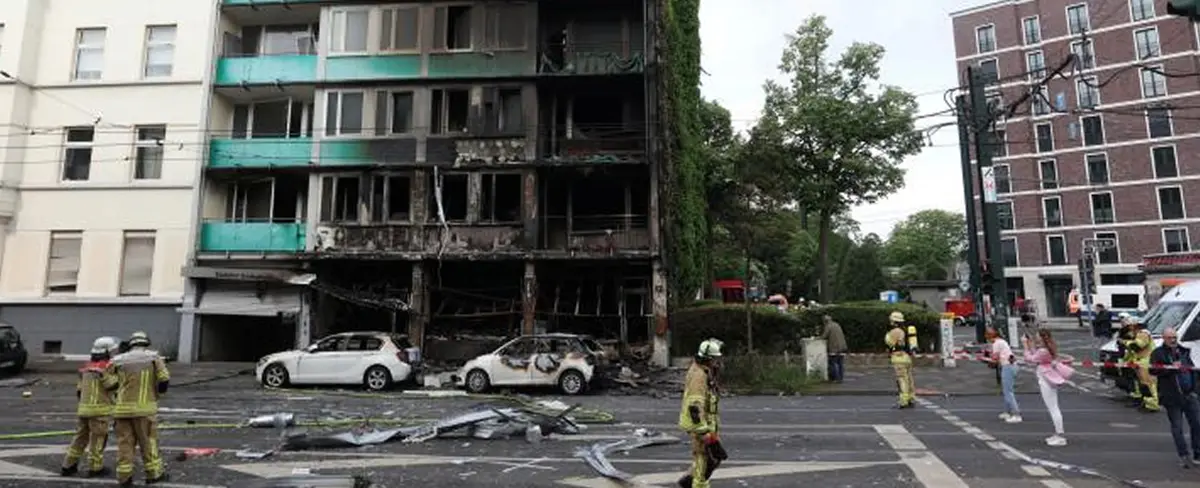 Tres muertos y 16 heridos deja explosión en un edificio en el oeste de Alemania