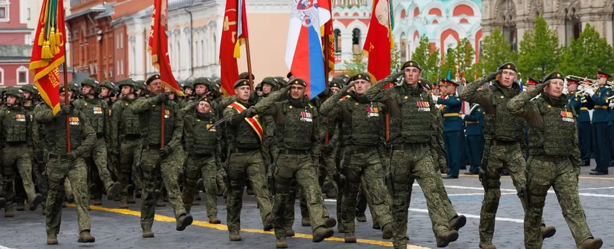 Más de 9 mil soldados participan de desfile militar en Moscú