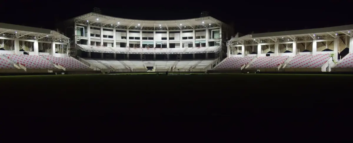 Pruebas en el sistema de iluminación del coloso en León