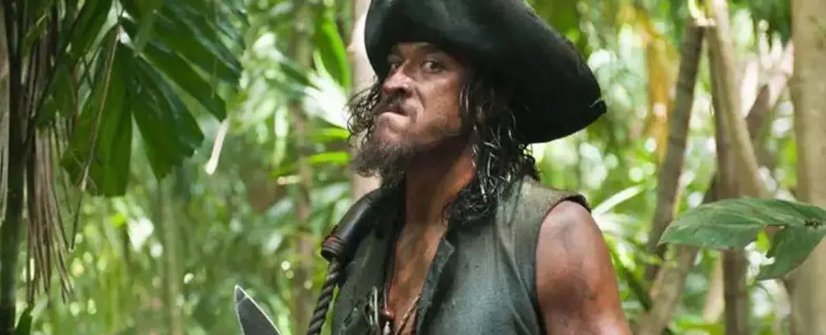 Actor de 'Piratas del Caribe' muere tras un ataque de tiburón en Hawái