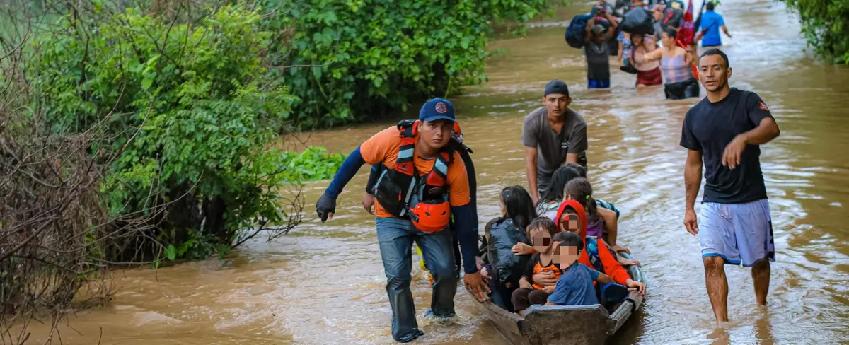 Declaran alerta roja en Honduras por desbordamiento del río Goascorán