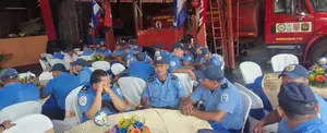 Bomberos Unidos de Managua celebran el día del padre nicaragüense