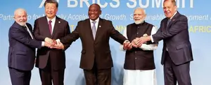 BRICS contempla el fin a la hegemonía del dólar con un sistema de pago independiente