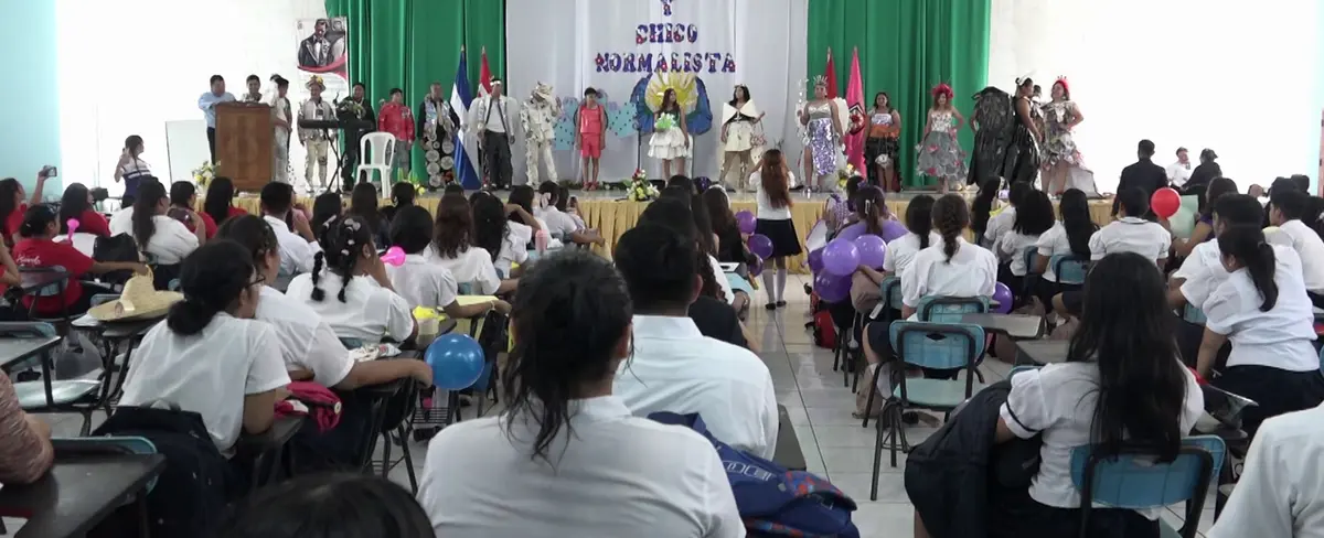Celebran el Día del Maestro Normalista en la Escuela Alessio Blandón