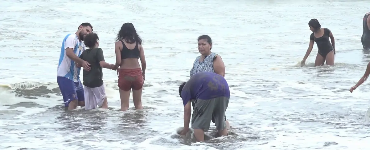Familias disfrutan de Masachapa y Pochomil, dos paraísos a poco kilómetros de Managua