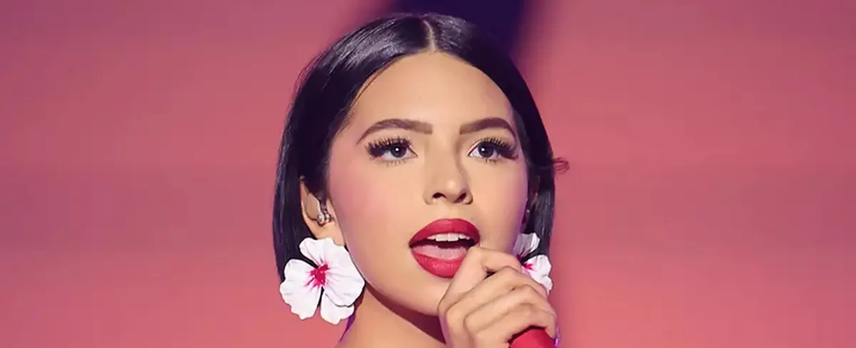 ¡Son falsas! Aseguran que Ángela Aguilar utiliza relleno para agrandar sus caderas
