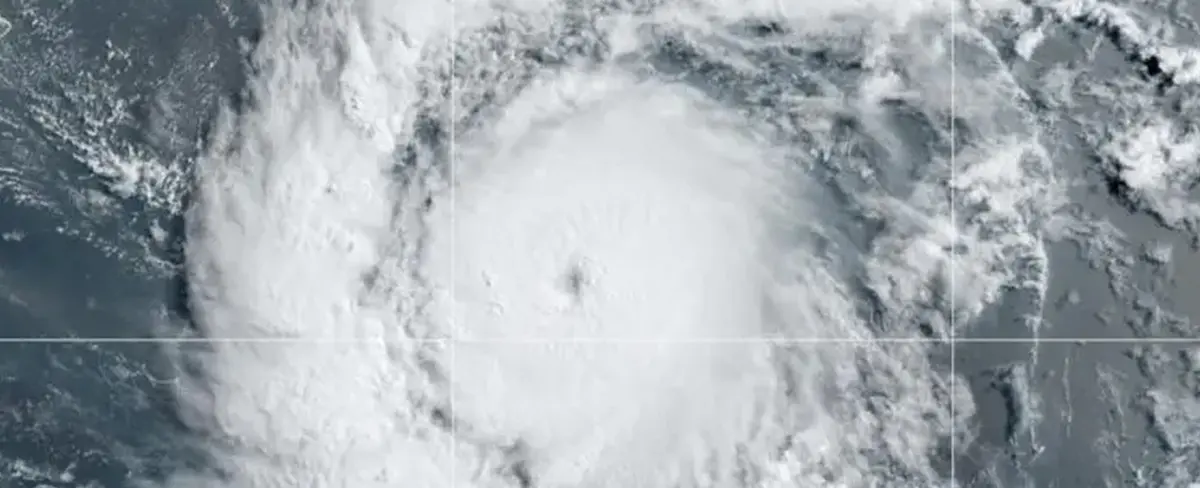 Beryl se convierte en poderoso huracán categoría 4 mientras avanza sobre el Caribe