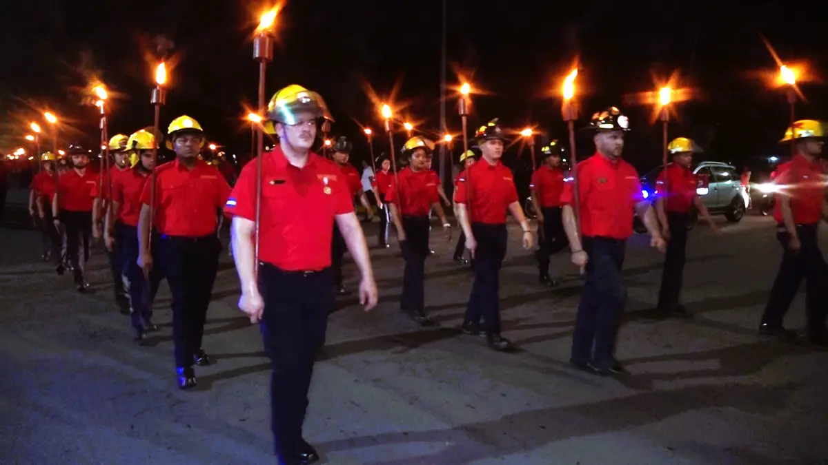 Antorchas Iluminan 78 aniversario de Bomberos Unificados