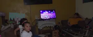 Unión familiar en Nicaragua escuchando el mensaje del 45/19