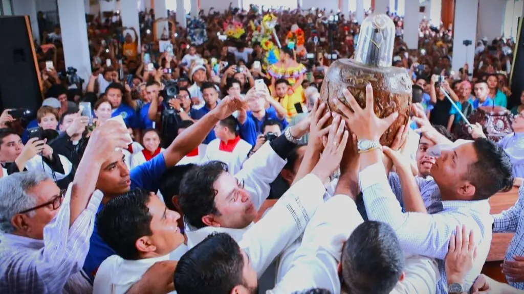 Miles de feligreses celebran bajada de Santo Domingo de Guzmán