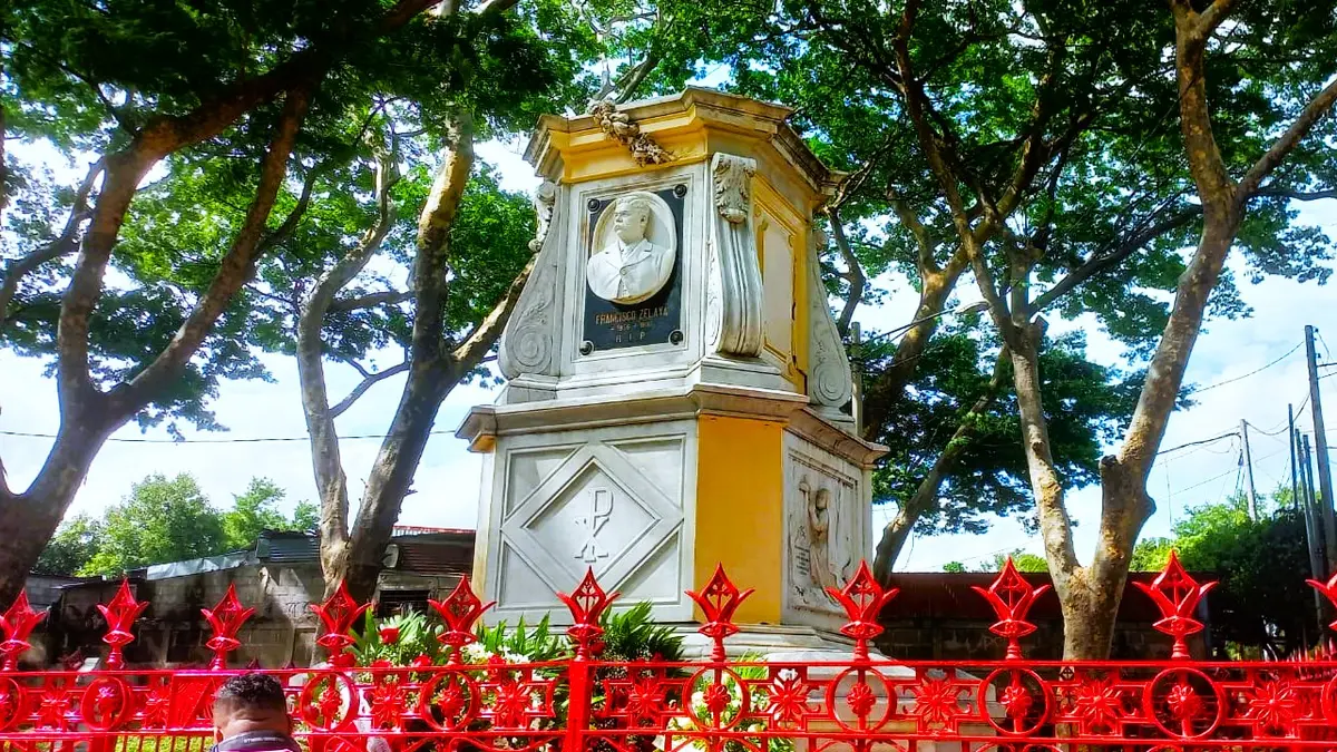 Colocan ofrenda floral al General Santos Zelaya líder de la Revolución Liberal