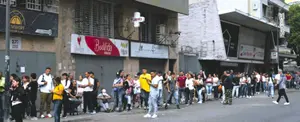 Venezuela inicia jornada electoral con alta afluencia de votantes