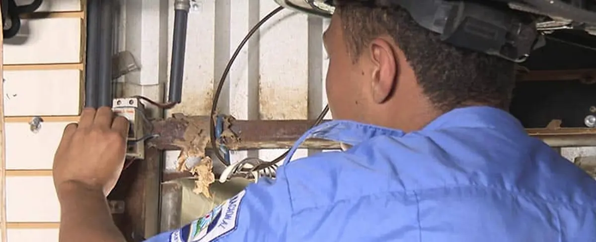 Bomberos inspeccionan sistema eléctrico de tramos en el mercado "El Mayoreo"