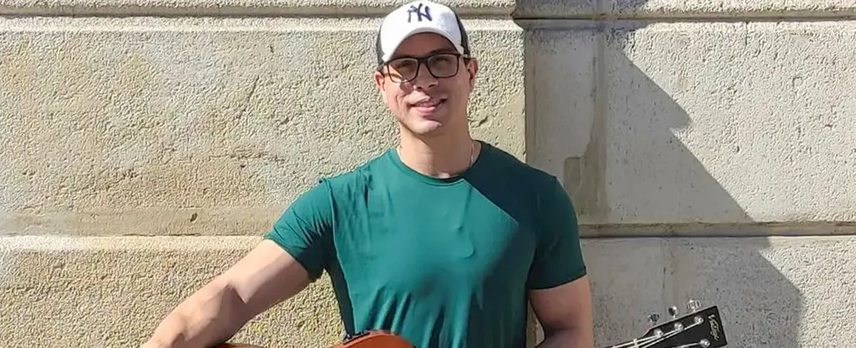 Cantante brasileño muere electrocutado por abrazar a una fan