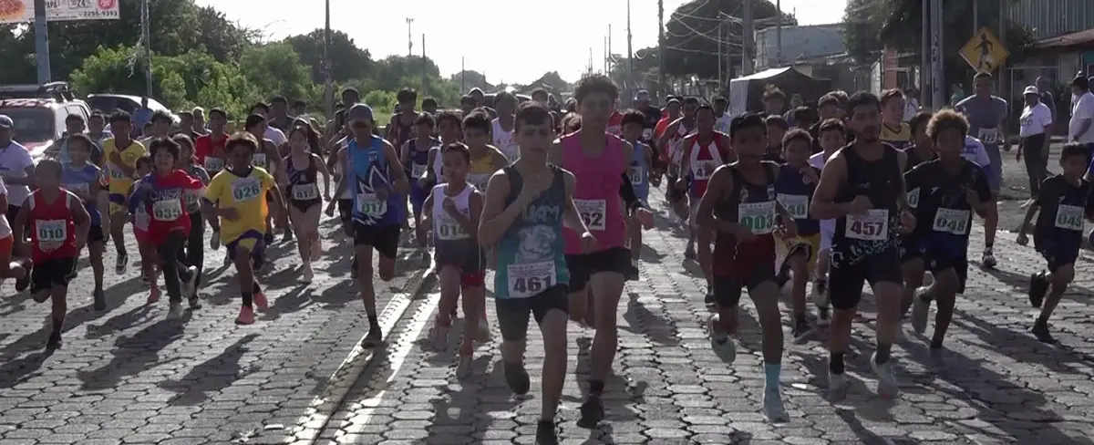 Realizan tradicional carrera internacional de Atletismo 'El Repliegue'