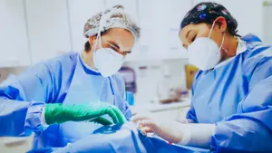 Cirugía plástica y prevención del cáncer en Hospital Militar