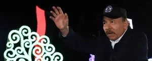 ¡La Juventud, el Pueblo mandan… Daniel obedece!