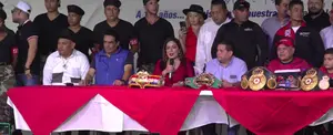 Rosendo y Caldera firman el contrato de su pelea