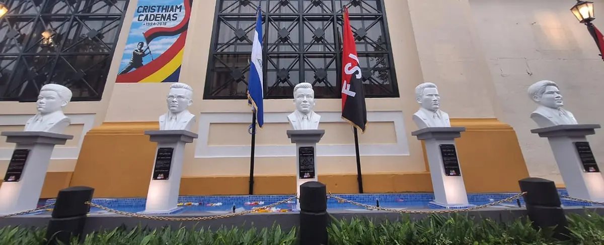 Unan-León inaugura monumento dedicado lucha universitaria