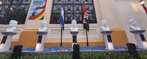Unan-León inaugura monumento dedicado lucha universitaria