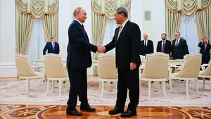 Rusia y China firman nuevos convenios de inversión y cooperación
