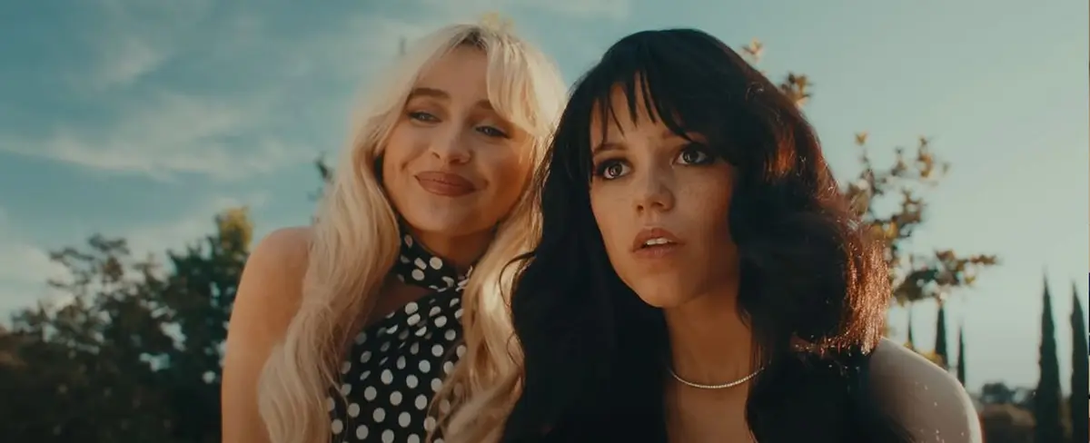 Sabrina Carpenter estrena video musical con Jenna Ortega