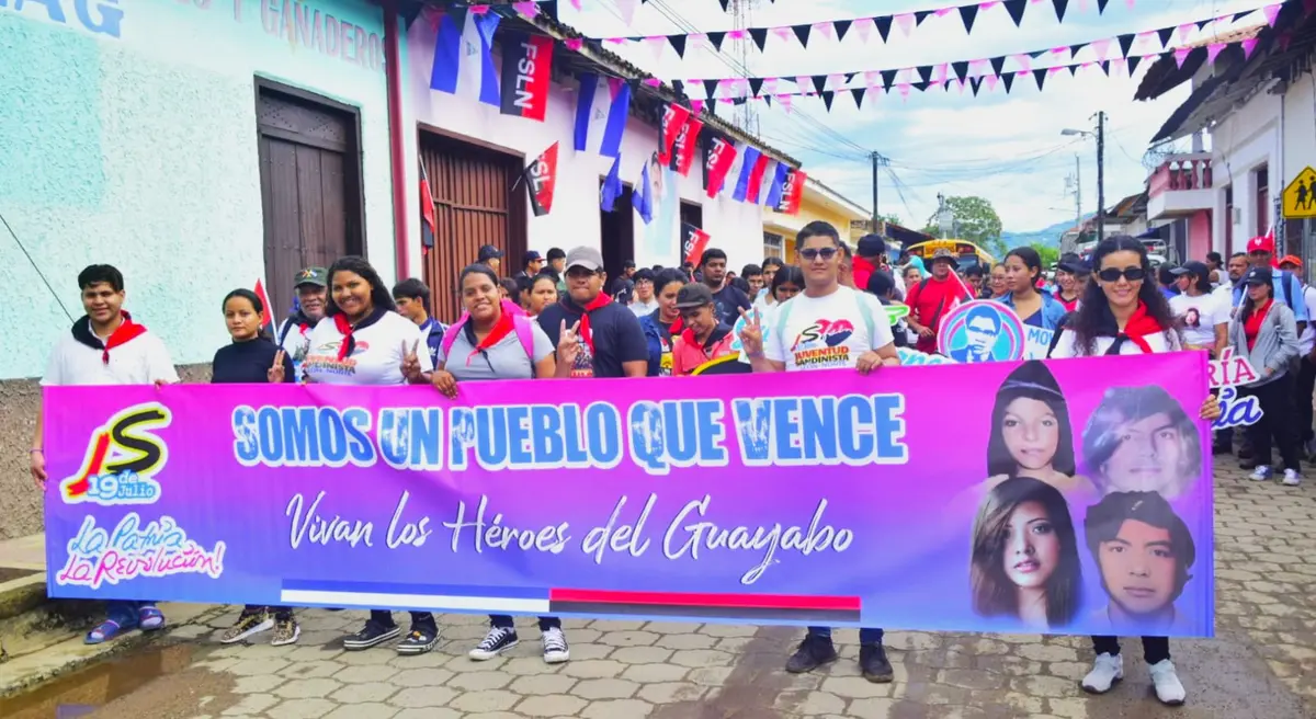 Emotiva caminata patriótica honra a Arlen Siu en El Guayabo