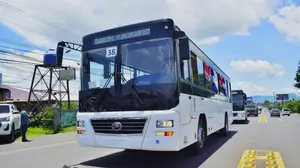 León recibe nuevas unidades de buses chinos para modernizar el transporte público