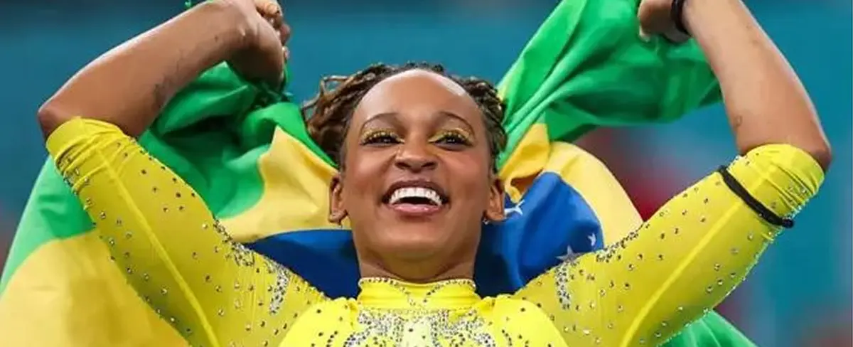 Brasileña Rebeca Andrade supera a Simone Biles y ganó un histórico oro