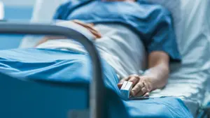 Hombre muere tras laborar 104 días seguidos