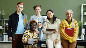 Generación Z prefiere emprender y evita el horario de oficina