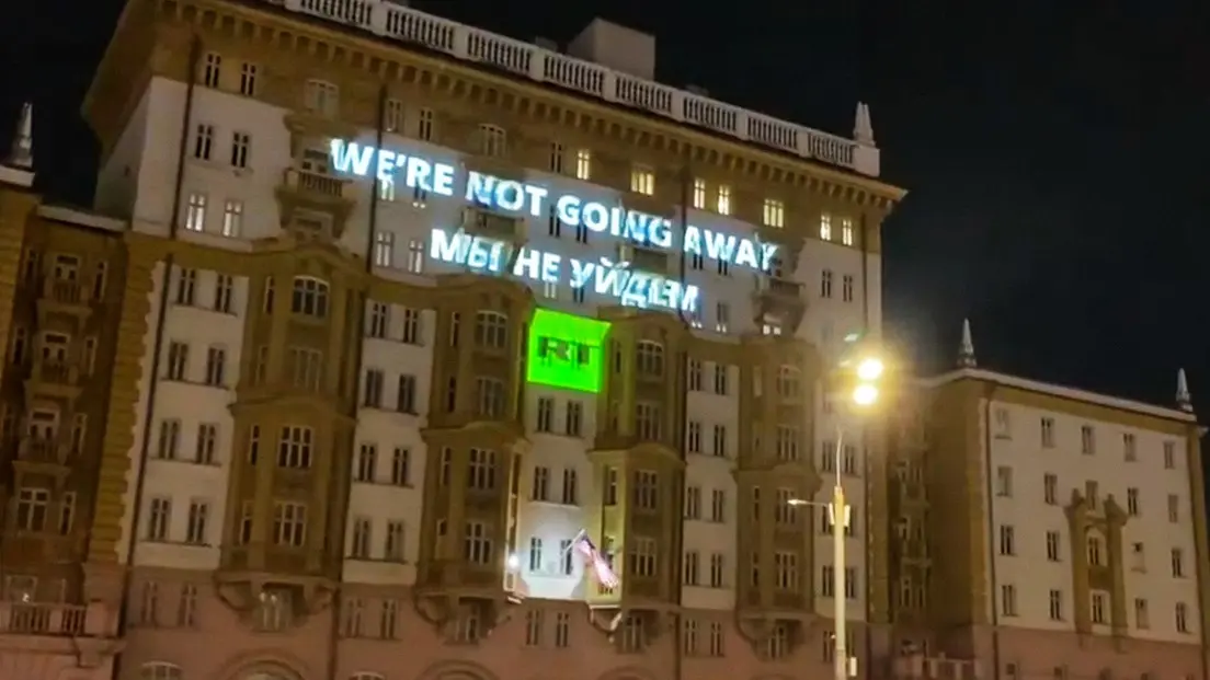 RT declara "No nos vamos a ir" en la Embajada de EE. UU. en Moscú