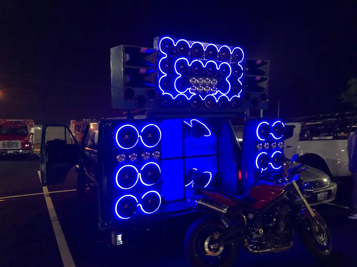 Los fanáticos de autos disfrutaron de una espectacular exhibición