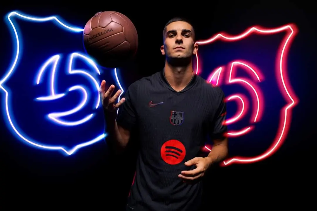 FC Barcelona presenta su segundo uniforme para la temporada