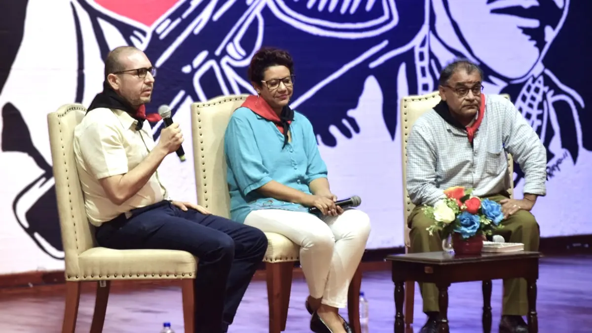 Unan León realiza conversatorio "Camino Hacia la Luz de la Libertad"
