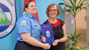 Nicaragua otorga la nacionalidad a la escritora Nac McCurdy