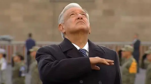 AMLO rinde homenaje a víctimas de los sismos en México