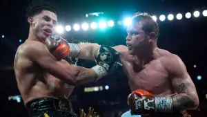 Canelo derrota a Berlanga y retiene su trono en las 168 Libras