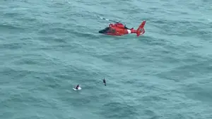 Rescatan a un hombre que naufragaba en una hielera
