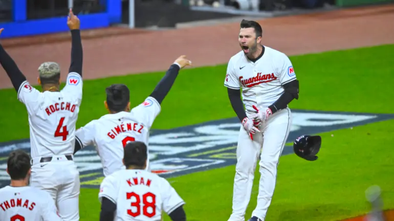 Guardians derriban a los Yankees con un decisivo 7-5 en la ALCS