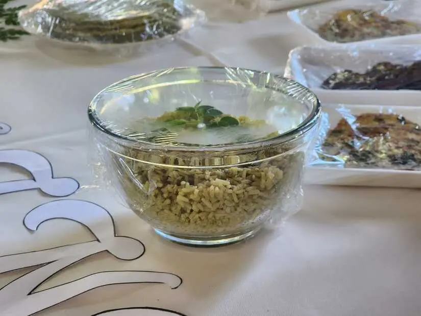 Estudiantes destacan los beneficios de la moringa en festival de productos